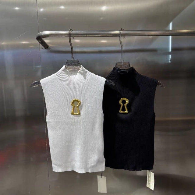 Top Sans Manches Femme Col Montant – Maille Côtelée Chic avec Détail Doré