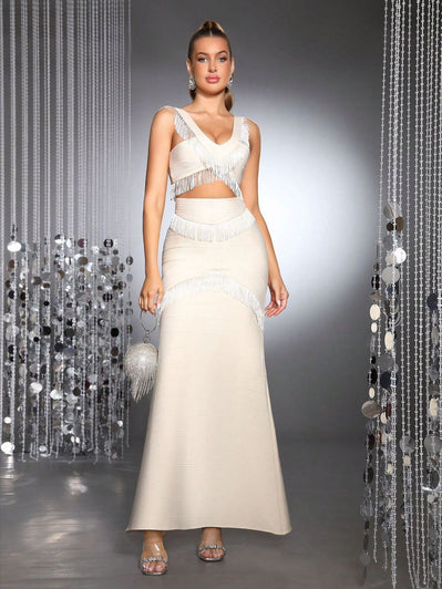 Robe longue beige élégante à franges avec découpe à la taille